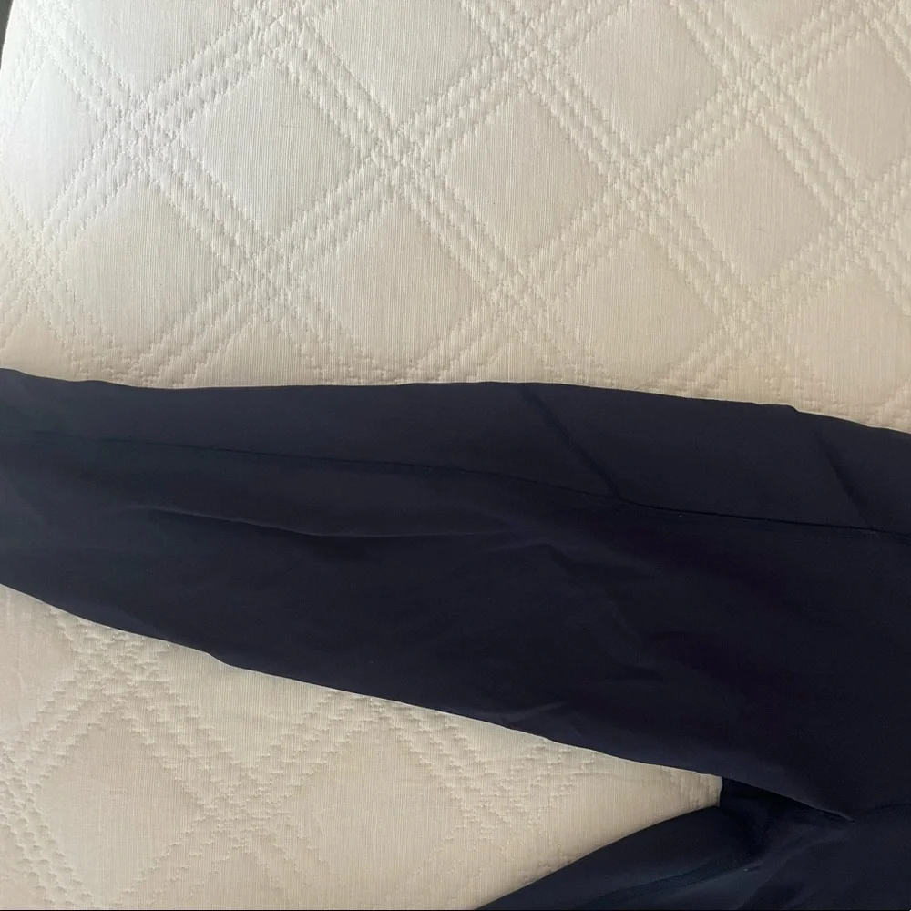 Full length navy blue Lululemon leggings w/ pockets - Picture 4 of 7